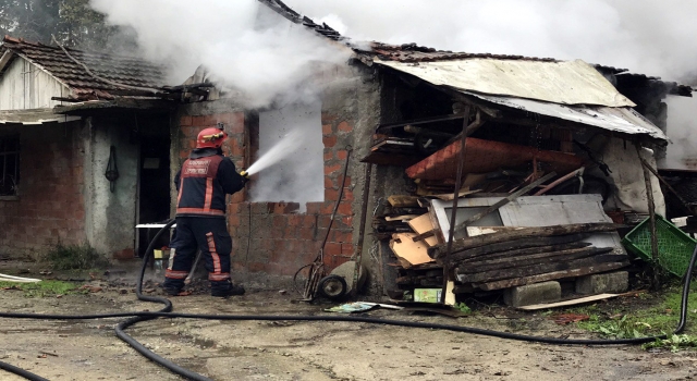 Sakarya’da odunluk yangını