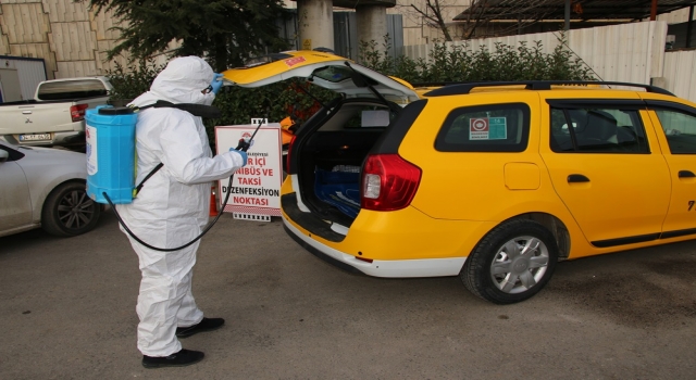 Yalova’da taksi ve minibüsler dezenfekte ediliyor