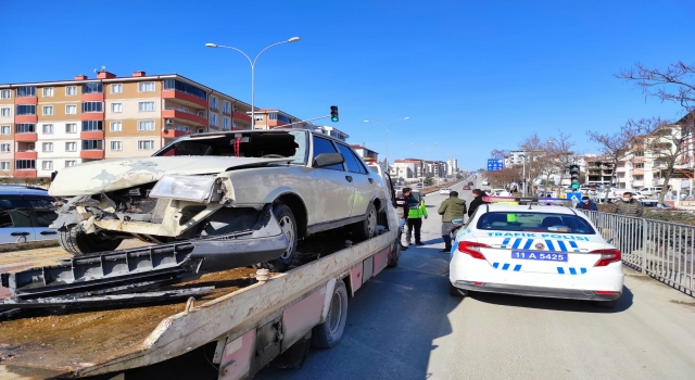 Bilecik’te iki otomobil çarpıştı: 3 yaralı 