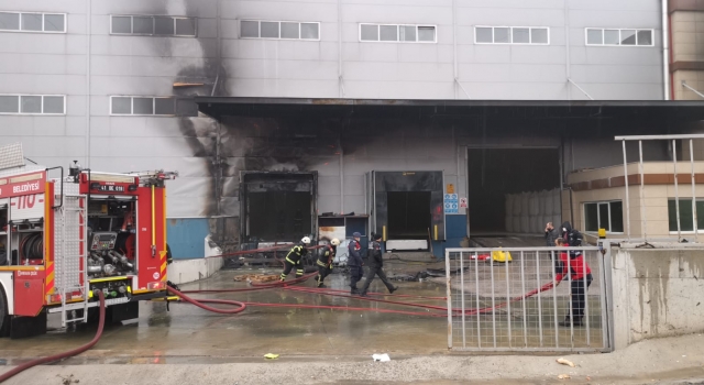 Kocaeli’de cam fabrikasında çıkan yangın söndürüldü