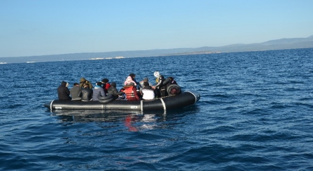 Ayvalık açıklarında Türk kara sularına geri itilen 55 sığınmacı kurtarıldı