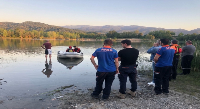 Sakarya’da serinlemek için gölete giren genç boğuldu