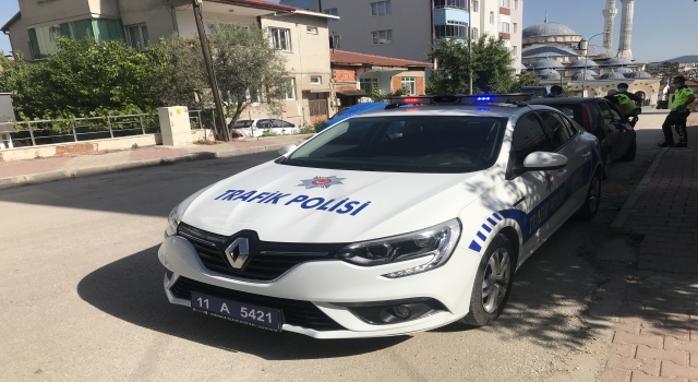 Bilecik’te otomobille çarpışan bisikletli çocuk yaralandı