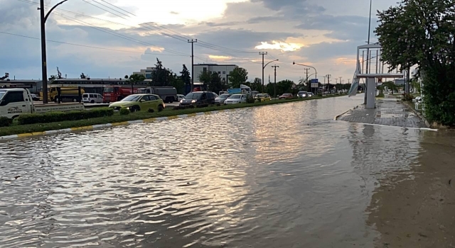 Edirne’de kuvvetli sağanak ve dolu etkili oldu