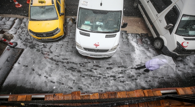 Uludağ’a mevsimin ilk kar yağışı düştü