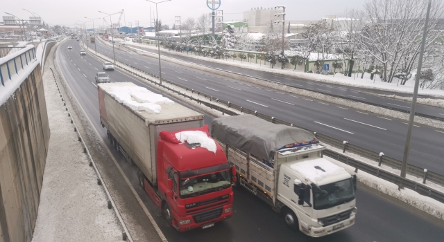 Anadolu’dan İstanbul istikametine kontrollü araç geçişi sağlanıyor