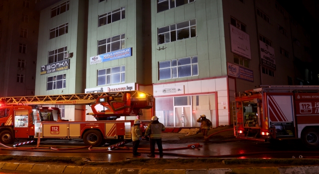 Beylikdüzü’ndeki imalathanede çıkan yangın söndürüldü