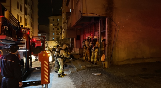 Pendik’te tek katlı evde çıkan yangın söndürüldü