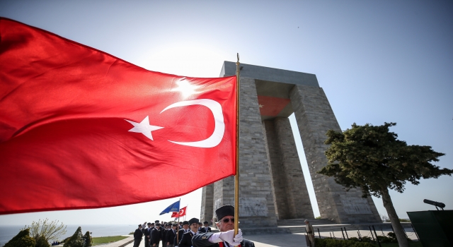 Şehitler Abidesi’nde Çanakkale Kara Savaşları’nın 107. yılı töreni düzenlendi