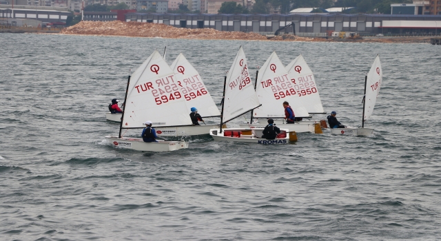 Tekirdağ’daki Kiraz Festivali’nde yelken ve yüzme yarışları düzenlendi