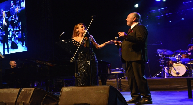 Uluslararası Bursa Festivali’nde Selen Beytekin ve Fatih Erkoç sahne aldı