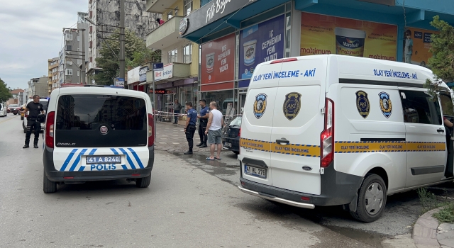 Kocaeli’de aracının başında silahlı saldırıya uğrayan kişi yaralandı