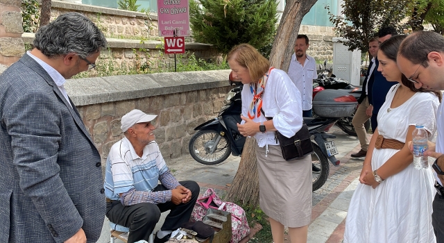 DEVA Partisi Genel Başkan Yardımcısı Selma Aliye Kavaf, Edirne’de esnafı ziyaret etti