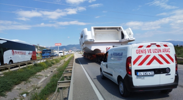 Orhangazi’de üretilen 27 metrelik yat, kara yoluyla Tuzla’ya taşındı