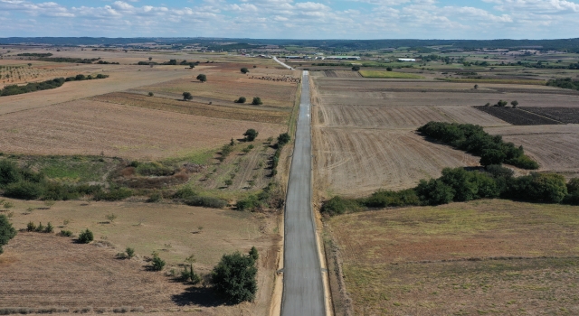 Edirne’de köy yolları asfalt yerine beton kullanılarak yenileniyor