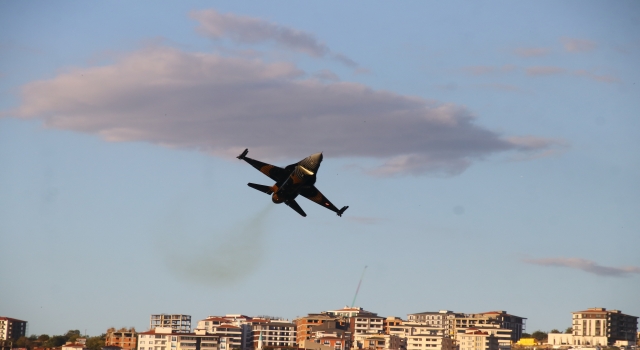 SOLOTÜRK, Tekirdağ’da gösteri uçuşu yaptı