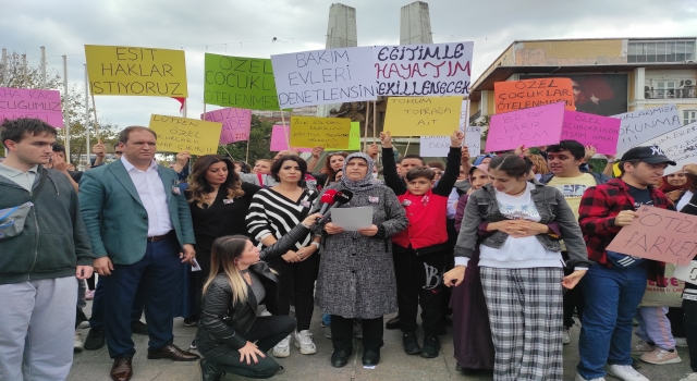 Otizmli bireylerin aileleri İstanbul’da bakımevinde ölen gençle ilgili basın açıklaması yaptı