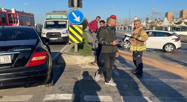 Pendik’te 2 otomobilin çarpıştığı kazada 3 kişi yaralandı