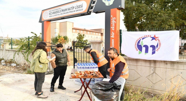 Mustafakemalpaşa Belediyesi KPSS’ye giren adayların heyecanlarına ortak oldu