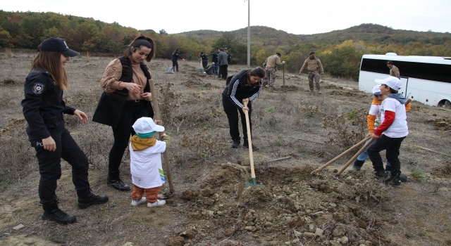 Tekirdağ’da şehit ve gazi çocukları fidan dikti