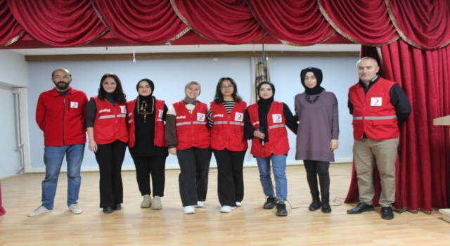 Türk Kızılay ekipleri Ferizli’de öğrencileri ilk yardım konusunda bilgilendirdi