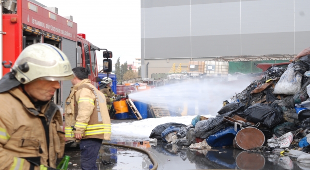 Tuzla’da geri dönüşüm tesisinde çıkan yangın söndürüldü