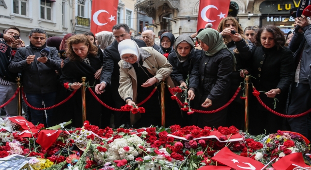 AK Parti İstanbul Kadın Kolları, terör saldırısında yaşamını yitirenleri İstiklal Caddesi’nde andı