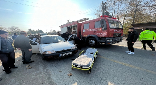 Sakarya’da iki otomobilin karıştığı kazada 2 kişi yaralandı