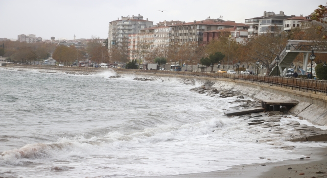 Marmara Denizi’nde lodos etkisini sürdürüyor