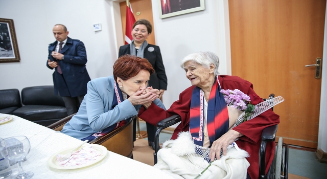 İYİ Parti Genel Başkanı Akşener, huzurevindeki ortaokul öğretmenini ziyaret etti