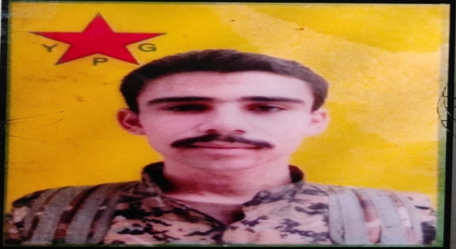 Beyoğlu patlamasının firari şüphelisi, YPG terör örgütü sembolü önünde fotoğraf çektirmiş