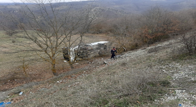 Bilecik’te tarlaya devrilen midibüsteki 8 kişi yaralandı