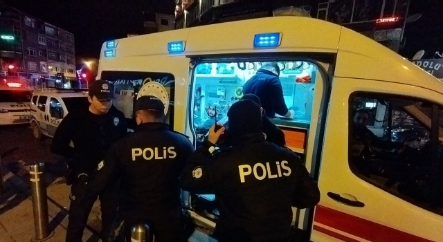 Kocaeli’de bıçaklı kavgada yaralanan kişi hastaneye kaldırıldı