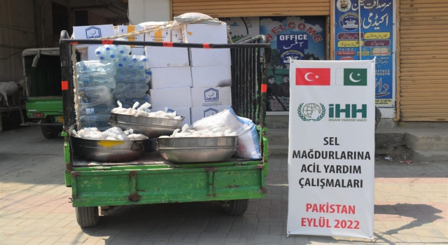 İHH, Pakistan’da sel mağdurlarına yardımlarını sürdürüyor