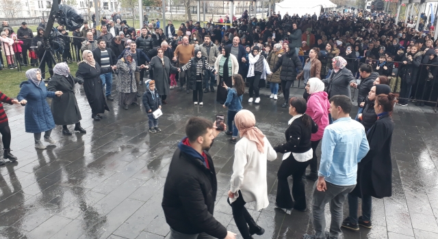 Arnavutköy’de düzenlenen festivalde 2,5 ton hamsi ikram edildi