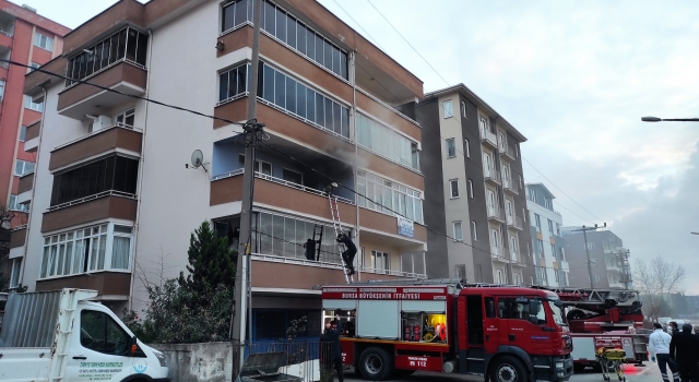 Bursa’da apartman dairesinde çıkan yangın söndürüldü