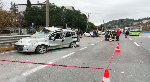 Kocaeli’de tankerin çarptığı hafif ticari araçtaki 2 kişi öldü, 1 kişi yaralandı