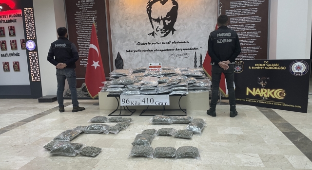 Sınır kapısında çöpe atılan 96 kilo 410 gram sentetik uyuşturucu polisin dikkatiyle bulundu