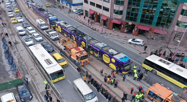 GÜNCELLEME KabataşBağcılar tramvayı raydan çıktı, 4 yolcu yaralandı