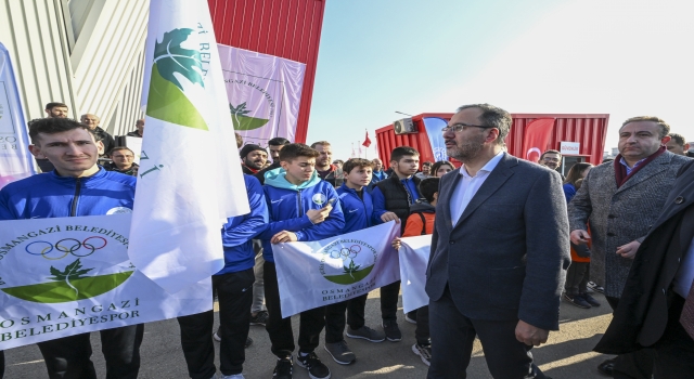 Bakan Kasapoğlu, Osmangazi Atletizm Salonu’nun açılışını yaptı: 