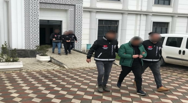 Kocaeli’de bir kişinin silahla yaralanmasına ilişkin İzmir’de yakalanan 2 kişiden 1’i tutuklandı