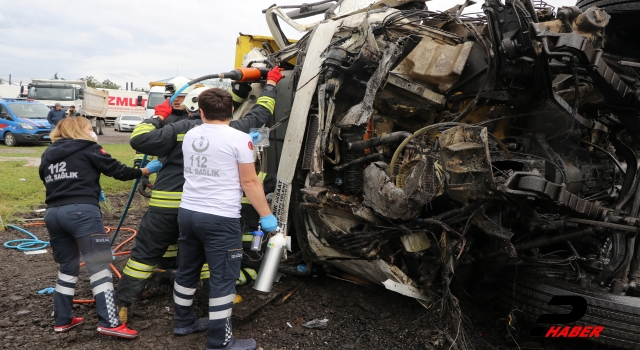 Edirne'de hafriyat kamyonu ile tır çarpıştı: 1 ölü