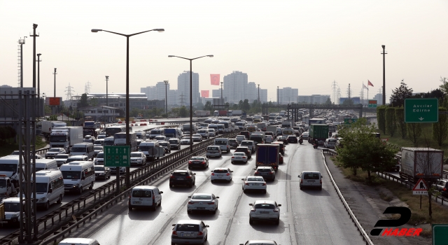 İstanbul'un ana arterlerinde trafik yoğunluğu