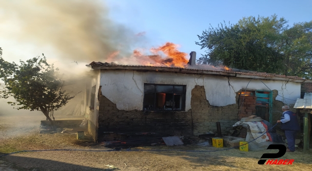 Malkara'da bir ev yangında kullanılamaz hale geldi