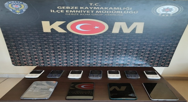 Kocaeli’de 11 kaçak cep telefonu ele geçirildi