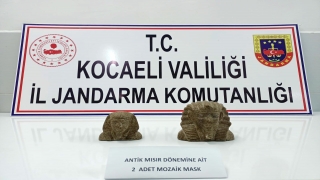 Kocaeli’de antik Mısır dönemine ait tarihi eseri satmaya çalışan 2 kişi yakalandı