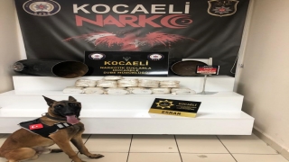 Kocaeli’de 14 kilo 700 gram takoz esrar ele geçirildi