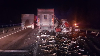 Bilecik’te bozulan tırı tamir eden sürücüye kamyonet çarptı: 1 ölü, 1 yaralı