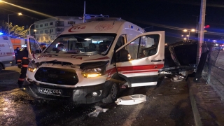 Yalova’da ambulans otomobil ile çarpıştı: 2 yaralı