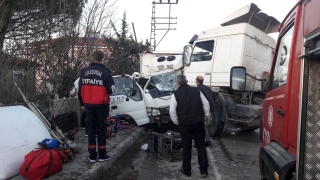 Kırklareli’nde tır ile kamyonet çarpıştı 2 kişi yaralandı